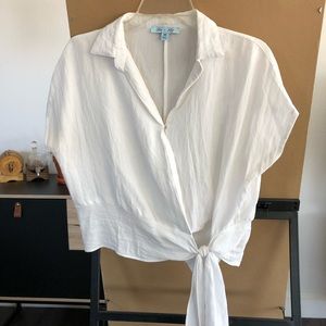 Cropped linen blouse with waist tie